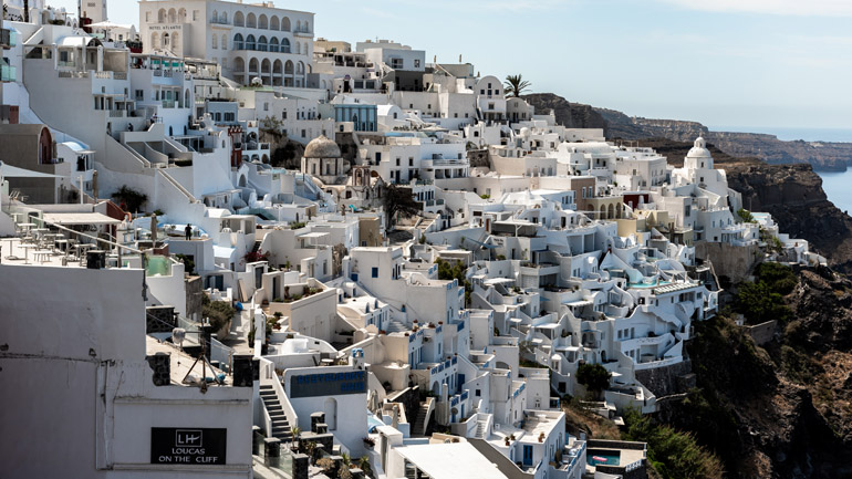 Εξαρθρώθηκε ροζ κύκλωμα που δρούσε στη Σαντορίνη