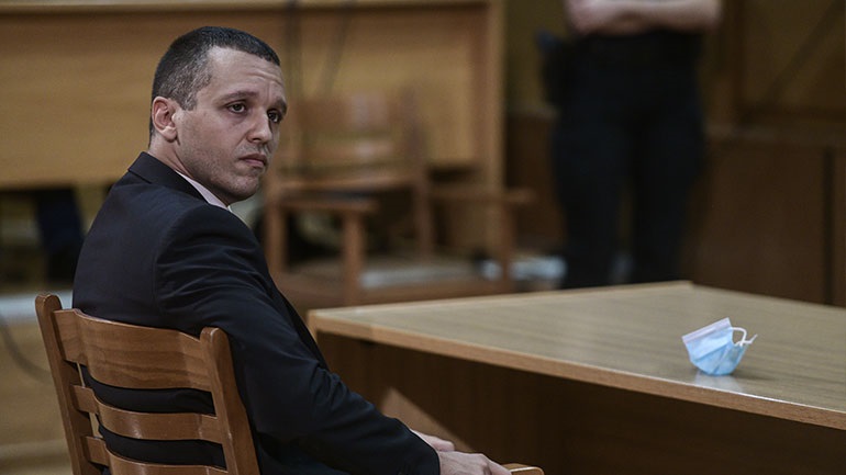 Στην Ευελπίδων ο Ηλίας Κασιδιάρης – Με χειροκροτήματα τον υποδέχτηκαν οι υποστηρικτές του