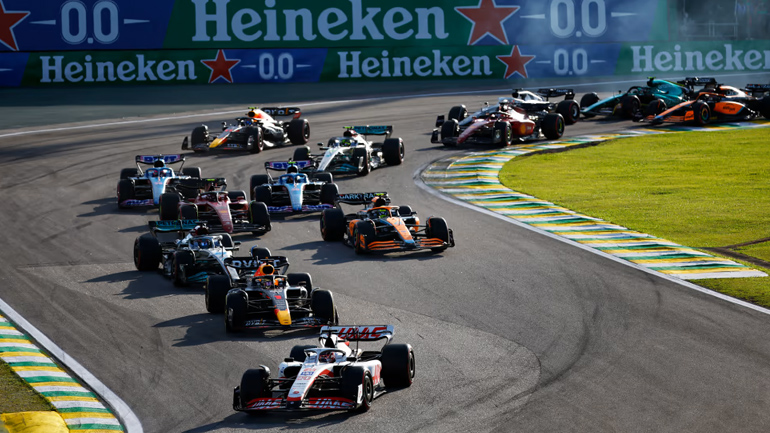 Grand Prix Azerbaijan: Οι προβολείς της F1 «άναψαν» στο Baku 