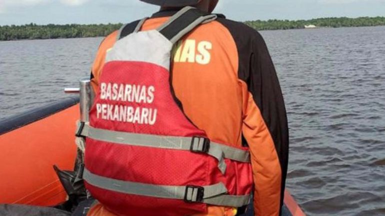 Έντεκα νεκροί στην ανατροπή πλοίου στην Ινδονησία