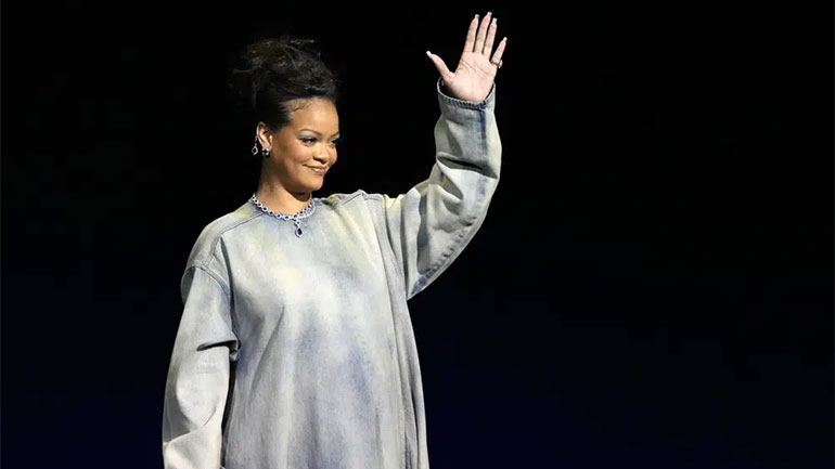 Η Ριάνα πρωταγωνιστεί ως «Στρουμφίτα» στη νέα ταινία της Paramount Pictures