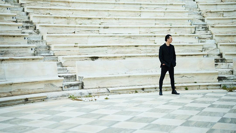 Ο σούπερ σταρ του πόντιουμ Θεόδωρος Κουρεντζής στο Ηρώδειο για μία συναυλία Ο σούπερ σταρ του πόντιουμ Θεόδωρος Κουρεντζής στο Ηρώδειο για μία συναυλία