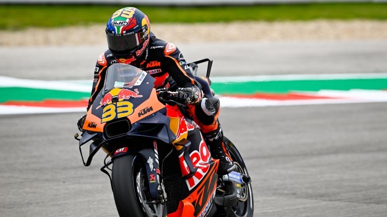 Κόκκινη σημαία, μάχες μεταξύ ομόσταυλων και νίκη του Binder στον αγώνα Sprint του Ισπανικού MotoGP