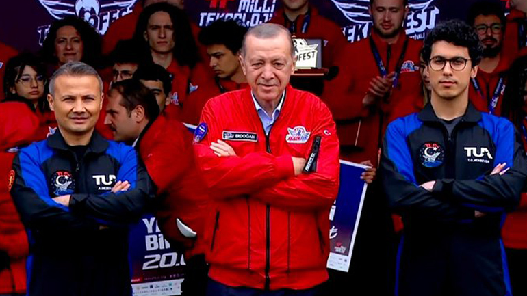 Πρώτη δημόσια εμφάνιση του Τούρκου προέδρου Ερντογάν μετά την ξαφνική αδιαθεσία του σε τηλεοπτική συνέντευξη