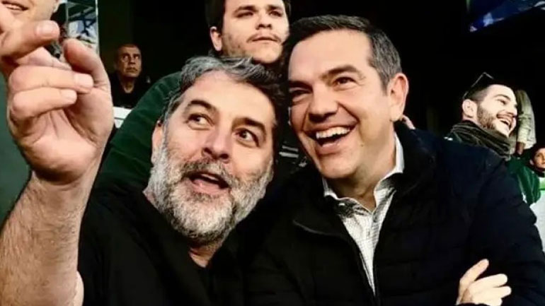 Αλέξης Τσίπρας και Βασίλης Μπισμπίκης μαζί στο γήπεδο στον αγώνα του Παναθηναϊκού με την ΑΕΚ