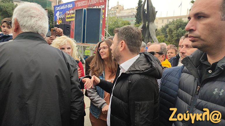 Στην πλατεία Κλαυθμώνος, ο πρόεδρος του ΠΑ.ΣΟ.Κ. - Κινήματος Αλλαγής, Νίκος Ανδρουλάκης 