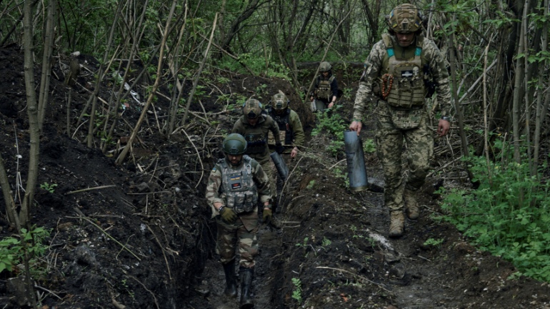 Ο επικεφαλής του ουκρανικού στρατού Βάλερι Ζαλούζνι συναντήθηκε με τον διοικητή των δυνάμεων του NATO Κρίστοφερ Καβόλι