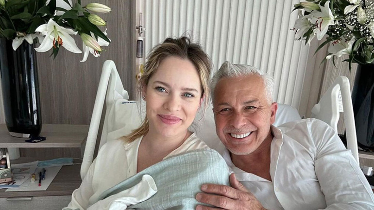 Anita Brand: Οι αδημοσίευτες φωτογραφίες μέσα από το μαιευτήριο