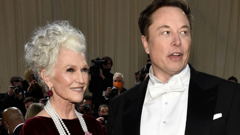 Maye Musk: Στη Σαντορίνη υπό δρακόντεια μέτρα ασφαλείας η μητέρα του Elon Musk