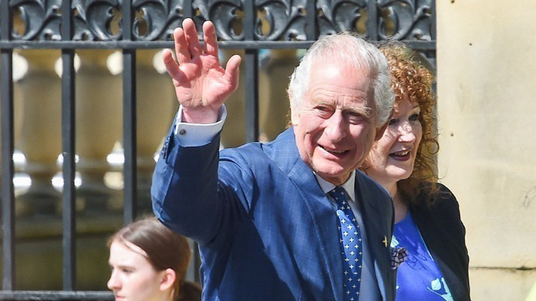 Ο Ισραηλινός πρόεδρος και ο επικεφαλής ραβίνος της Βρετανίας θα πάνε πεζή στη τελετή στέψης του Καρόλου