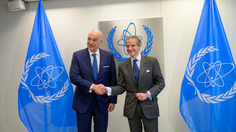 Στη Βιέννη ο Ν. Δένδιας – Συνάντηση με τον ΓΔ του ΔΟΑΕ