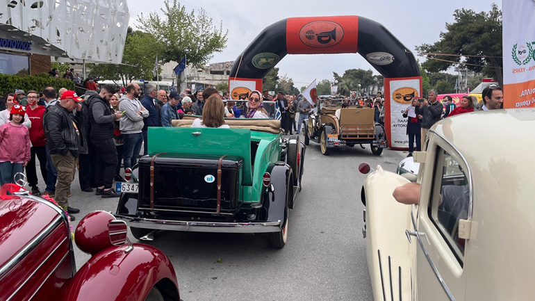 Με πανέμορφες αντίκες γιορτάσθηκε η πρωτομαγιά στην Κηφισιά