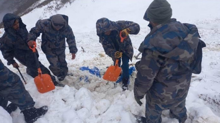Νεπάλ: Αγνοούνται πέντε άνθρωποι που παρασύρθηκαν από χιονοστιβάδα