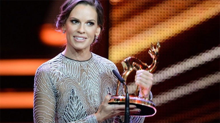 Χίλαρι Σουάνκ: Πρωταγωνιστεί στη δραματική ταινία «Ordinary Angels» – Δείτε το τρέιλερ