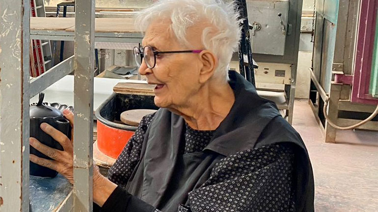 Νέα πνοή για το εργαστήριο κεραμικής της Ελένης Βερναδάκη