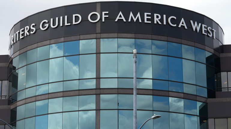 ΗΠΑ: Στον αέρα σειρές, ταινίες, τηλεοπτικές εκπομπές λόγω της απεργίας των σεναριογράφων