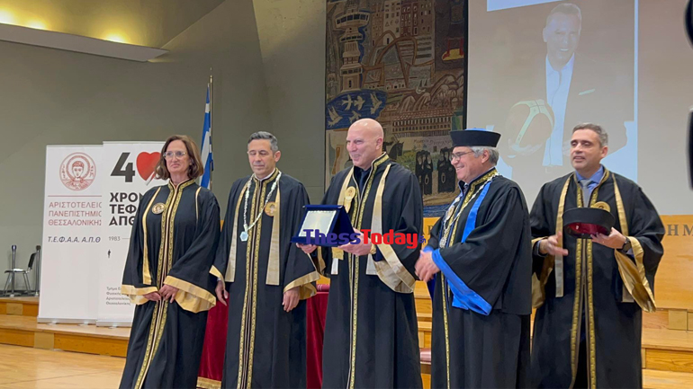 Αναγορεύτηκε επίτιμος διδάκτορας του ΑΠΘ ο Γκάλης – «Έχω ενημερώσει να με φωνάζουν dr Nick»