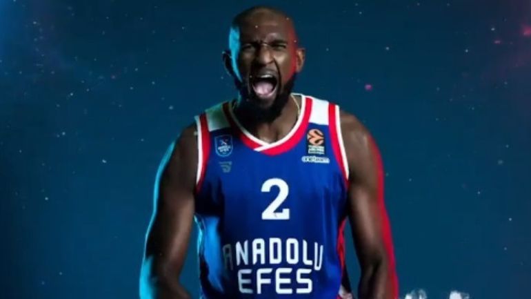 Στο νοσοκομείο με έντονους πόνους στο στήθος ο Κρις Σίγκλετον