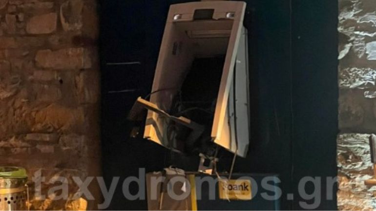 Eκρηκτικός μηχανισμός σε ΑΤΜ στην Αγριά Βόλου – Πάνω από 100.000 ευρώ η λεία των δραστών
