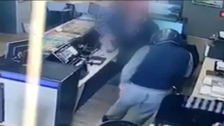 Καρέ καρέ η δράση ληστών σε πρακτορεία ΟΠΑΠ και μίνι μάρκετ