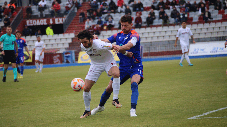 Super League 2: «Όρθιος» στη Λάρισα ο Πανσερραϊκός, μετράει αντίστροφα για την άνοδο