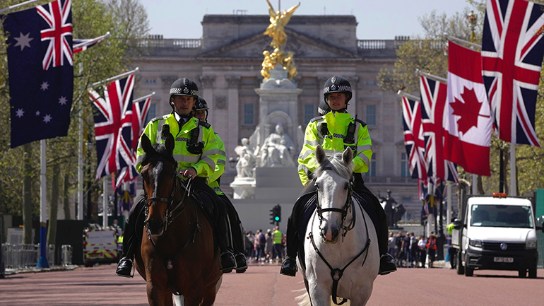 Στους δρόμους του Λονδίνου 29.000 αστυνομικοί για τη στέψη του βασιλιά Καρόλου Στους δρόμους του Λονδίνου 29.000 αστυνομικοί για τη στέψη του βασιλιά Καρόλου
