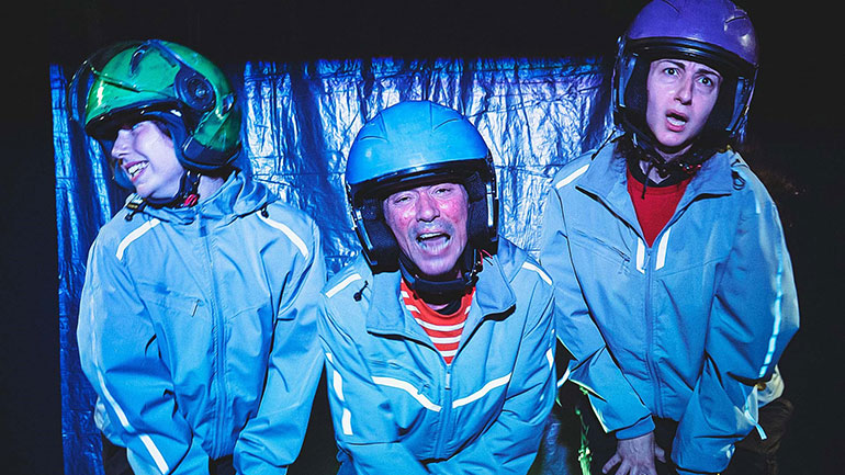 Ντελίβερι στη θεατρική σκηνή από δημοσιογράφο που έγινε διανομέας Ντελίβερι στη θεατρική σκηνή από δημοσιογράφο που έγινε διανομέας