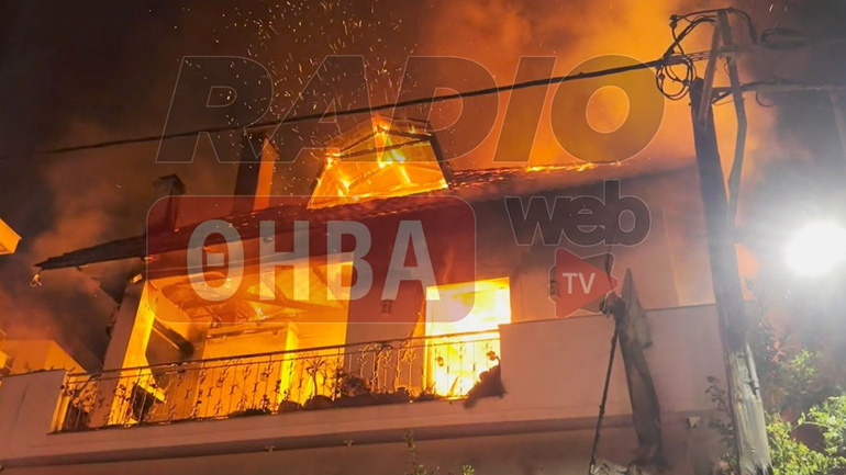 Πυρκαγιά σε πολυκατοικία στο κέντρο της Θήβας – Στο νοσοκομείο ένας τραυματίας