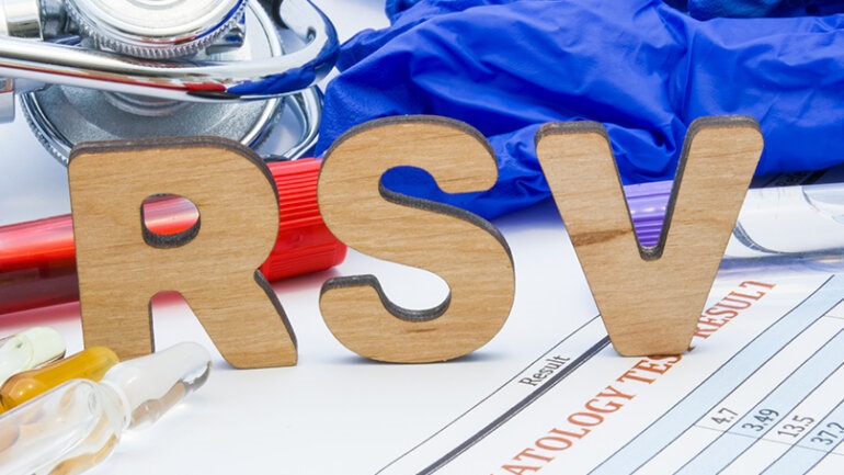 Έγκριση του πρώτου εμβολίου κατά του αναπνευστικού συγκυτιακού ιού (RSV) από τις ΗΠΑ