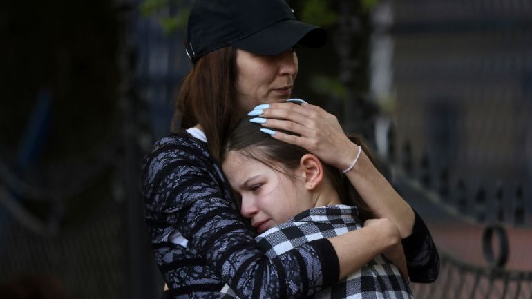 Μακελειό στο Βελιγράδι: Παραμένει σε κρίσιμη κατάσταση στη ΜΕΘ μαθήτρια που δέχτηκε πυροβολισμό