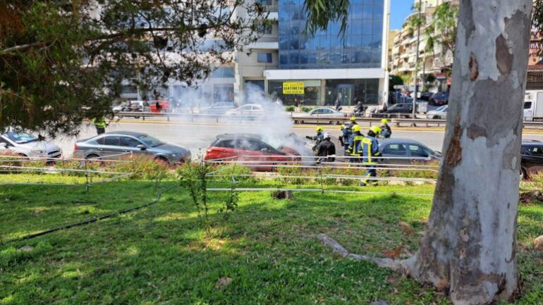 Αυτοκίνητο τυλίχθηκε στις φλόγες στη Χαμοστέρνας