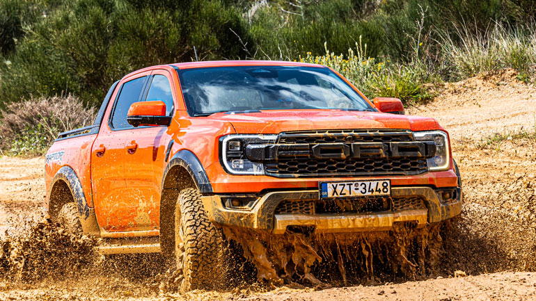 Οδηγούμε το μοναδικό Pick-up με αγωνιστικό DNA – Στα βουνά και τις “πίστες” με το νέο Ford Ranger Raptor των 292 ίππων