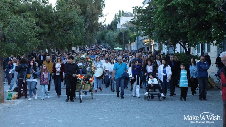 Make a wish: Όταν η Κρήτη συνάντησε τη Θεσσαλονίκη στο κέντρο της Αθήνας για χάρη της Δέσποινας