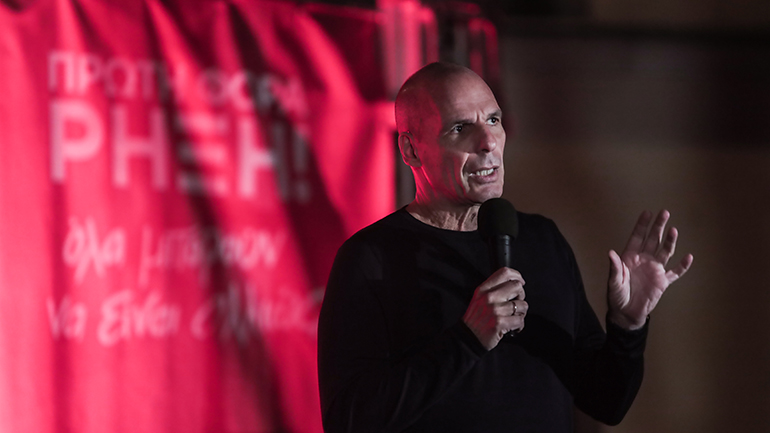 Βαρουφάκης για Τσίπρα: Με θλίβει να βλέπω μια ηθική τσουλήθρα, μια ηθική κατηφόρα