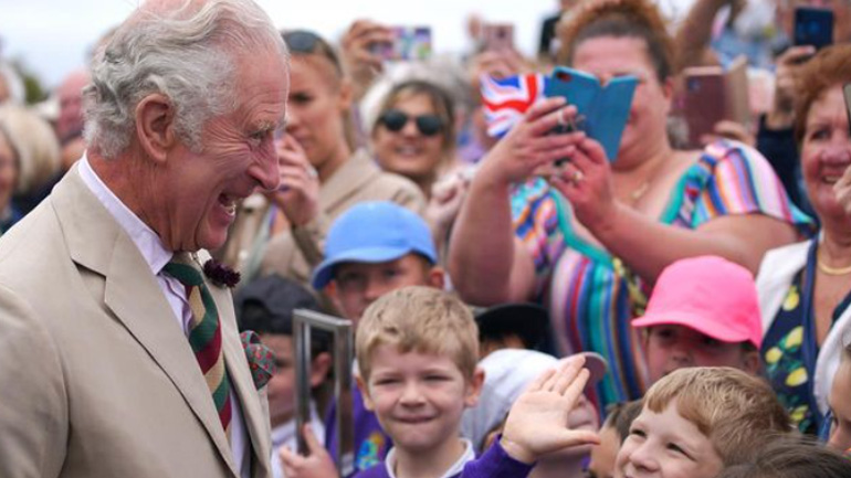 Δίλημμα στο Λίβερπουλ, «συγκρούσεις» στη Σκωτία: Πώς επηρεάζει το ποδόσφαιρο η στέψη του Καρόλου Γ’