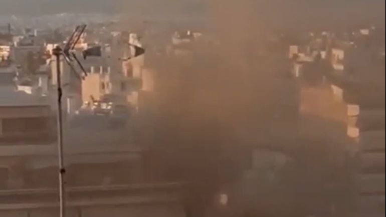 Φωτιά σε διαμέρισμα στην Καλλιθέα – Στο νοσοκομείο ένας άνδρας με αναπνευστικά προβλήματα