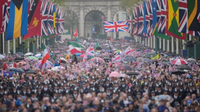 Βρετανία: Η αστυνομία προχώρησε σε 52 συλλήψεις κατά τη διάρκεια της τελετής στέψης του βασιλιά Καρόλου