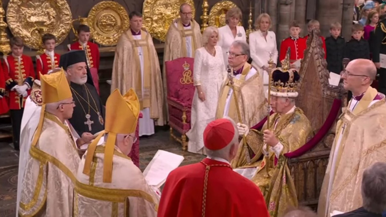 Ο Αρχιεπίσκοπος Θυατείρων και Μεγάλης Βρετανίας στη στέψη του βασιλιά Καρόλου