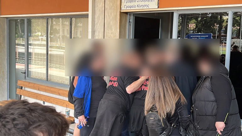 Λάρισα: Συγγενείς θυμάτων των Τεμπών διαπληκτίστηκαν με εργαζόμενους στο σταθμαρχείο