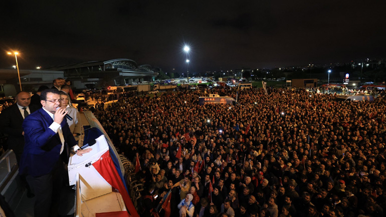 Τουρκία: Εννέα τραυματίες από πέτρες κατά τη διάρκεια ομιλίας του Ιμάμογλου