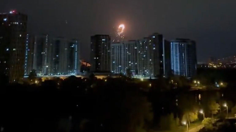 Τουλάχιστον πέντε τραυματίες από ρωσικά πλήγματα στο Κίεβο