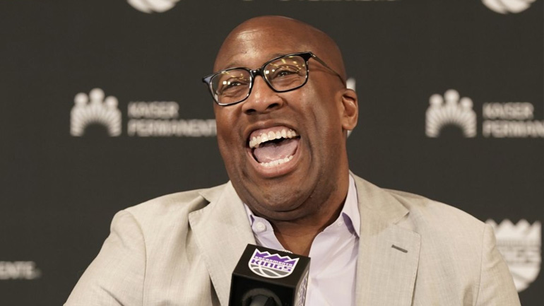 Ολυμπιακός-Φενέρμπαχτσε: Στο ΣΕΦ ο προπονητής των Κινγκς, Μάικ Μπράουν για τον Βεζένκοφ