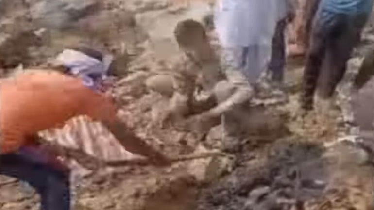 Τρεις νεκροί από τη συντριβή μαχητικού αεροσκάφους σε σπίτι στην Ινδία