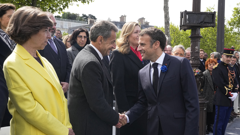 Η Γαλλία γιορτάζει τη λήξη του Β’ Παγκοσμίου Πολέμου – Υπό δρακόντεια μέτρα ασφαλείας οι εμφανίσεις Μακρόν