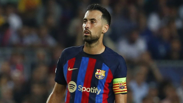 Ο Μπουσκέτς ανακοίνωσε στους συμπαίκτες του ότι αποχωρεί από την Μπαρτσελόνα