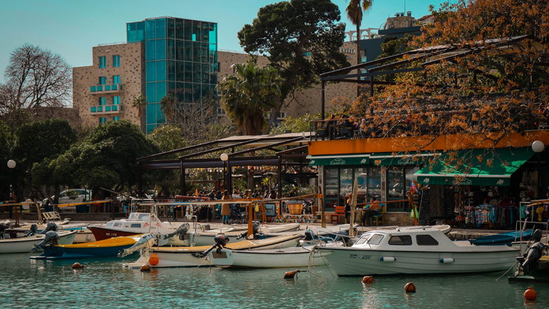 200 ευρώ πρόστιμο για όσους περπατούν με ρούχα παραλίας στους δρόμους της Μπούντβα στο Μαυροβούνιο