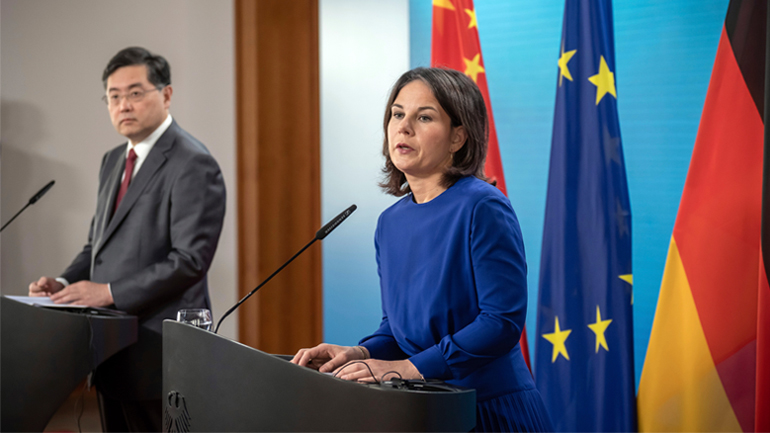 Αν. Μπέρμποκ σε Τσιν Γκανγκ: Να μην παρακάμπτονται οι κυρώσεις σε βάρος της Ρωσίας