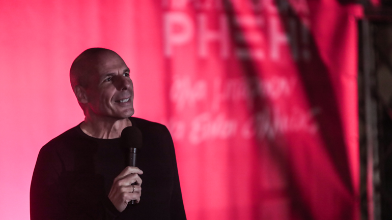 Βαρουφάκης: «Δεν έχουμε προτίμηση ποιος θα νικήσει»