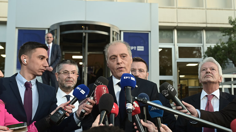 Η άφιξη του Κυριάκου Βελόπουλου στην ΕΡΤ: «Δυστυχώς η σημερινή τηλεμαχία είναι παράλληλος διάλογος»