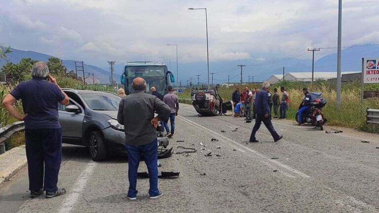 Σφοδρή σύγκρουση οχημάτων στο Ασπρόχωμα Μεσσηνίας